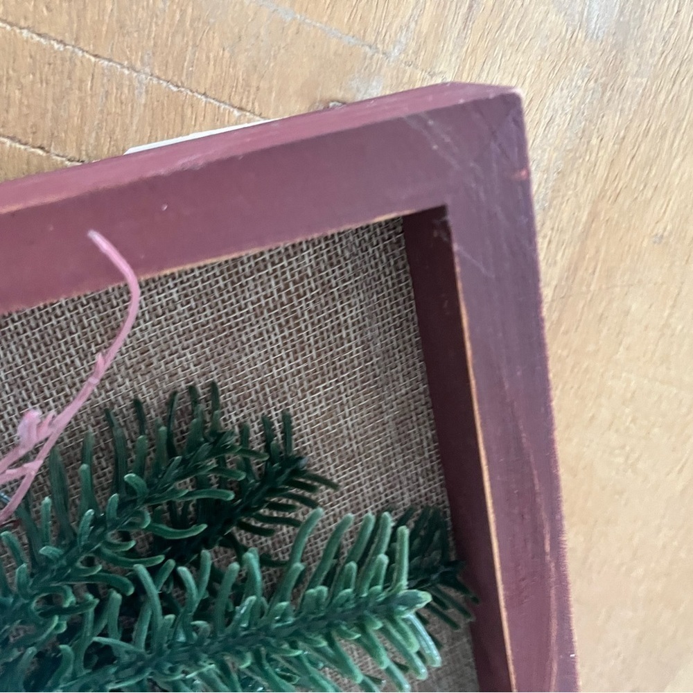 Kirkland’s Distressed Frame Burlap back Wreath wall hanging - Picture 6 of 11